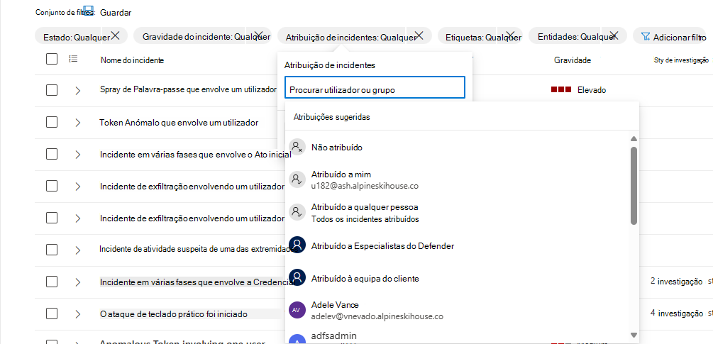 Captura de ecrã a mostrar como ver incidentes atribuídos a um proprietário na página da fila de incidentes no portal do Microsoft Defender.