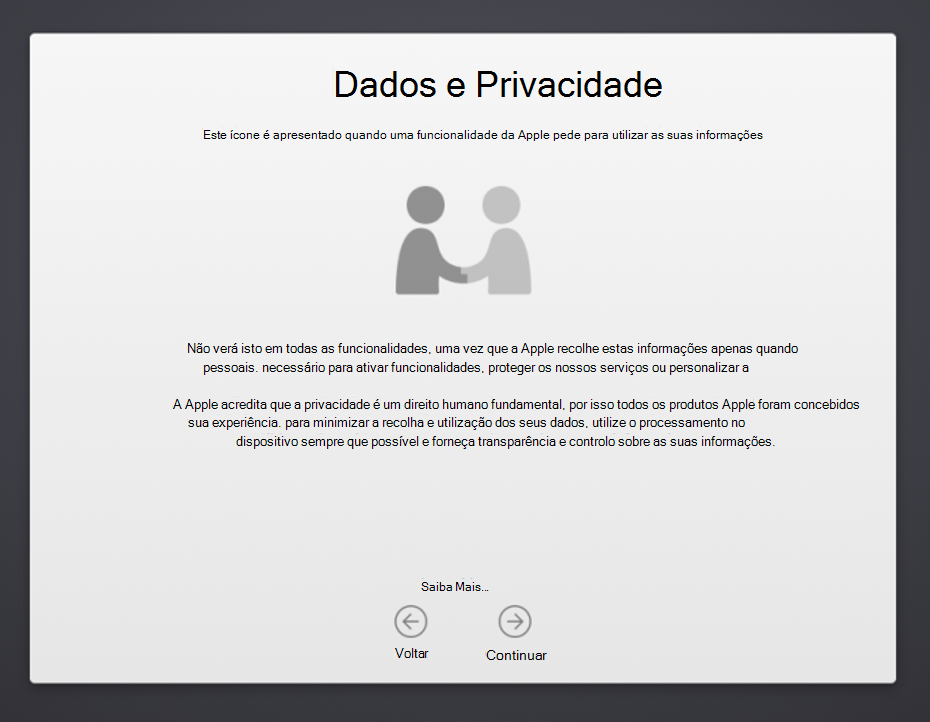 Captura de ecrã do assistente de configuração do dispositivo macOS Dados & ecrã Privacidade, com uma ilustração de duas pessoas a apertarem as mãos e a descrever o uso de informações pessoais por parte da Apple. Também mostra um botão Anterior e Continuar.