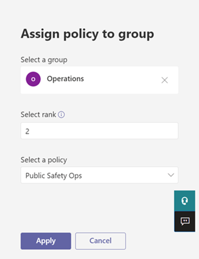 Captura de ecrã que mostra como atribuir uma política a um grupo no centro de administração do Teams.