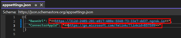 Captura de ecrã do Visual Studio com BaseUrl e ID do conector realçados a vermelho após a substituição das informações necessárias.