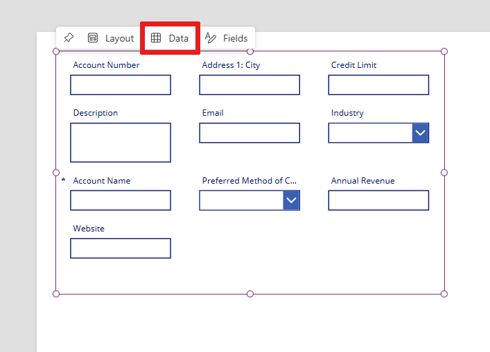 Captura de ecrã que mostra um cartão de dados com uma origem de dados selecionada. Selecionar a ação inline Dados para adicionar uma origem de dados diferente altera o cartão de dados e os seus campos.