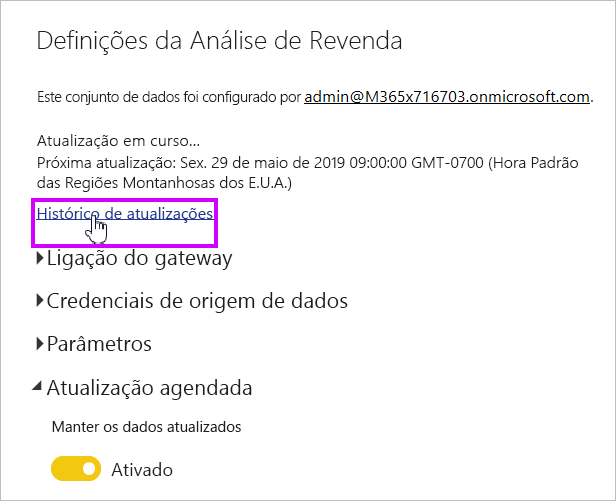 A captura de tela mostra o link Histórico de atualização de modelos semânticos a ser selecionado.