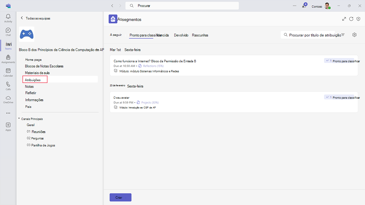 Captura de ecrã a mostrar a localização da aplicação Tarefas numa equipa de turma no Microsoft Teams para Educação.