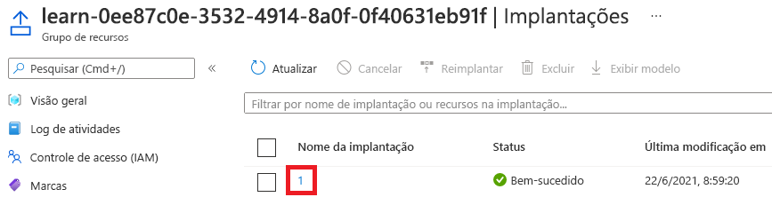 Captura de tela da interface do portal do Azure para as implantações, com a implantação listada.