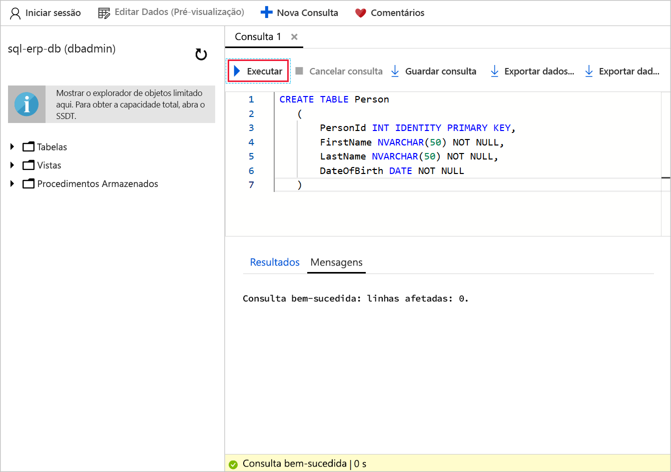 Captura de tela do editor de consultas com T-SQL para criar uma nova tabela no banco de dados sql-erp-db. Um texto explicativo realça o botão Executar.