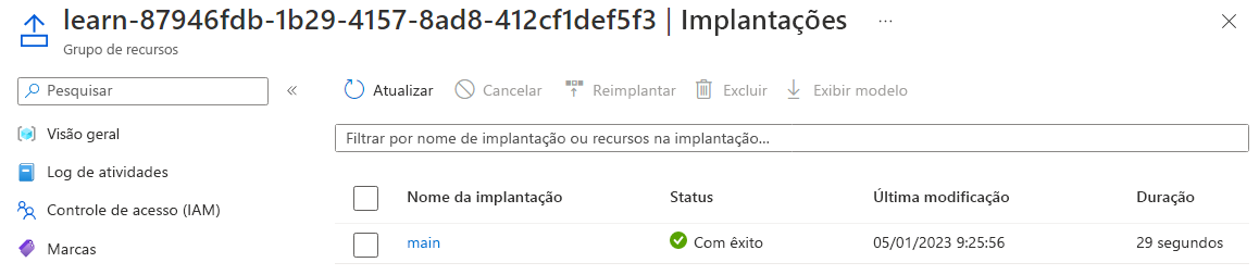 Captura de tela da interface do portal do Azure para as implantações, com a implantação listada e um status bem-sucedido.