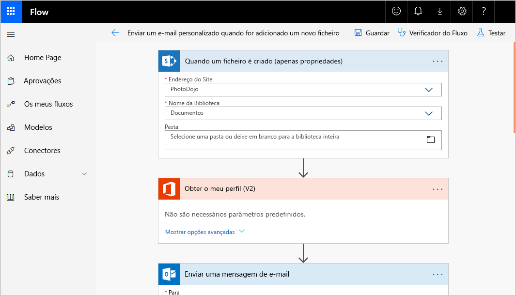 Captura de ecrã do estruturador do Microsoft Power Automate a mostrar um fluxo de trabalho com um acionador de ficheiros, uma ação do Office para obter um perfil de utilizador e uma ação do Outlook para enviar um e-mail.