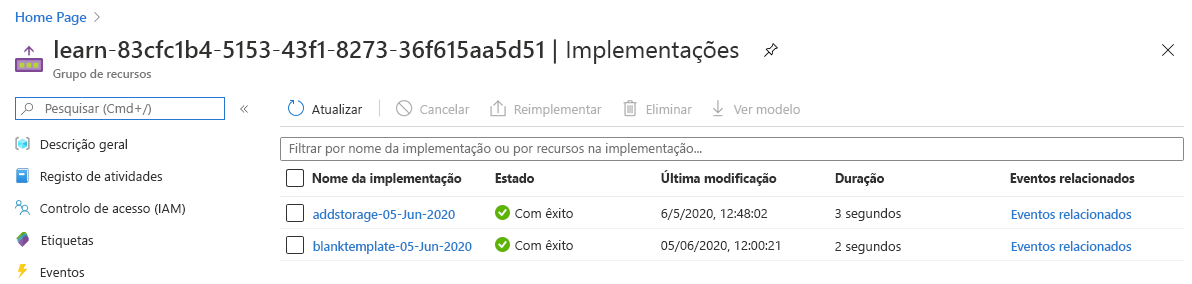 Captura de tela da interface do portal do Azure para as implantações com as duas implantações listadas e os status bem-sucedidos.