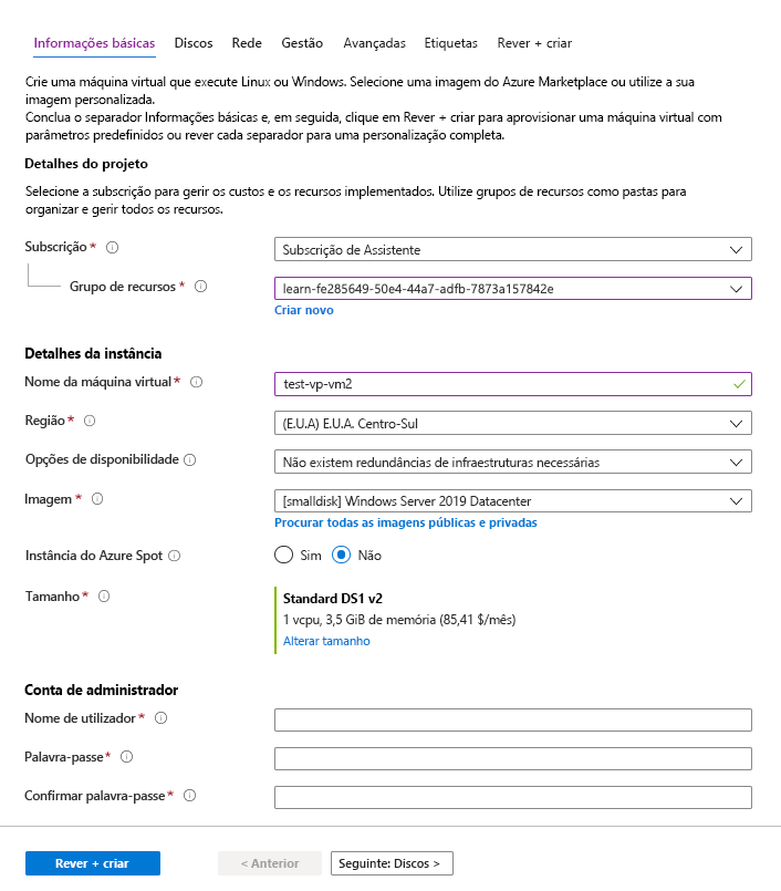 Captura de ecrã a mostrar o separador **Noções básicas** do painel **Criar uma máquina virtual**.