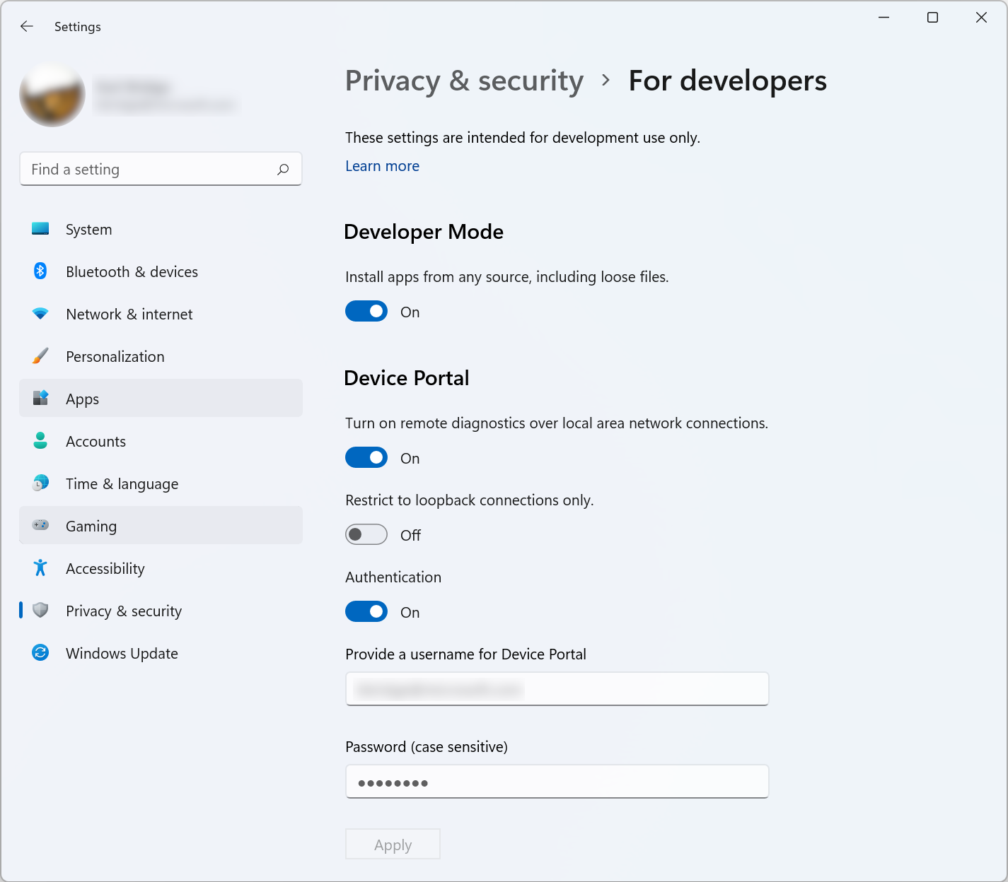 Captura de tela da janela Configurações - Sistema> -> Para desenvolvedores que mostra as configurações do Device Portal disponíveis após serem habilitadas.