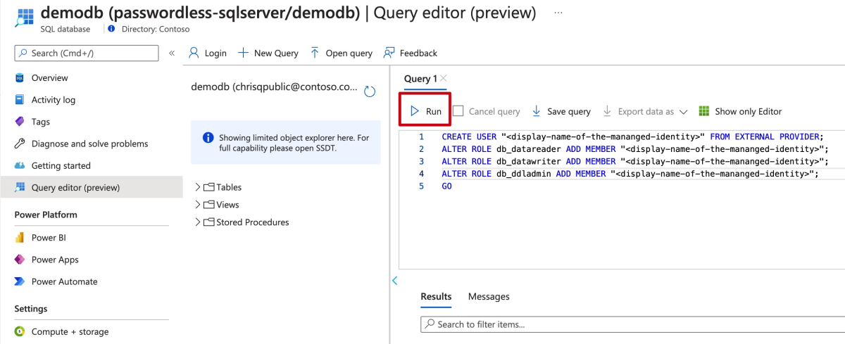 Снимок экрана: портал Azure с редактором запросов База данных SQL с запросом для создания пользователя и добавления ролей.