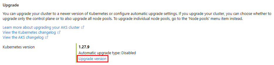 Skärmbilden av uppgraderingsbladet för ett AKS-kluster i Azure Portal.