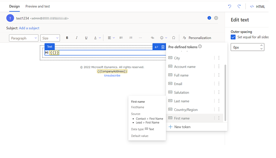Skärmbild av att lägga till fördefinierad dynamisk text till ett e-postmeddelande.