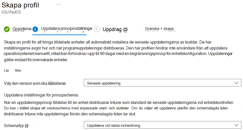 Skärmbild som visar den valda version som ska installeras och schemalägg programuppdateringsinställningar för iOS/iPadOS-enheter i Microsoft Intune administrationscenter.