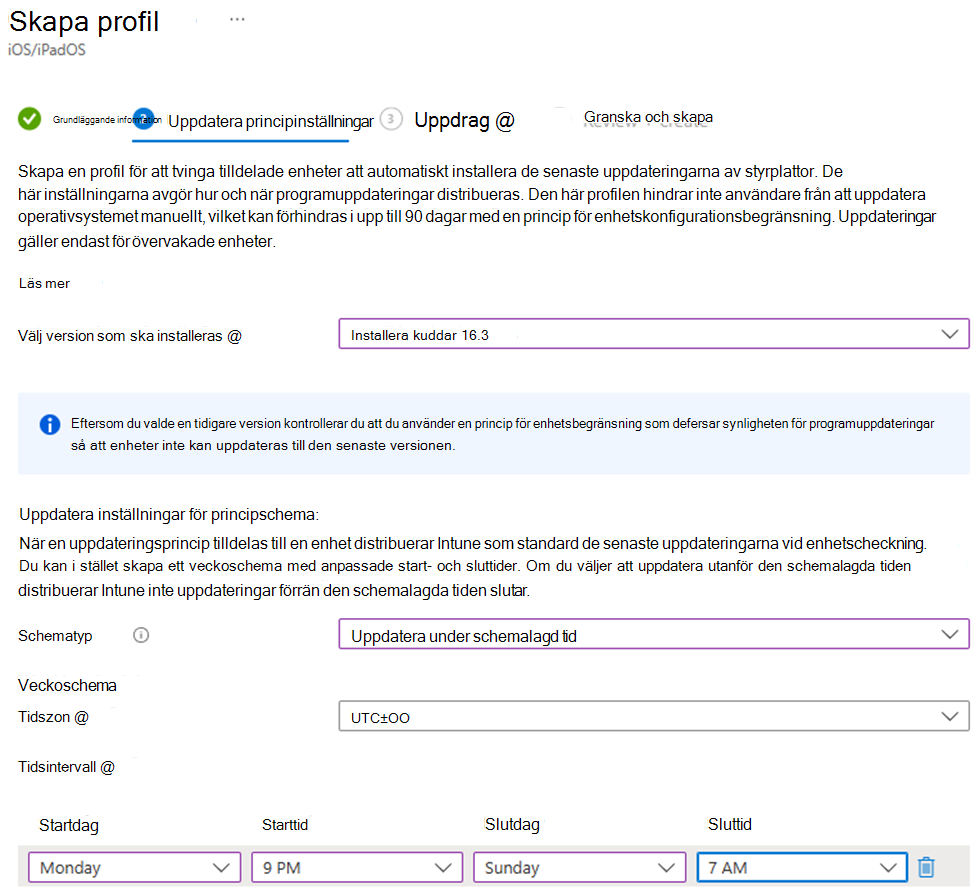 Skärmbild som visar den specifika version som ska installeras och installeras på måndagskvällar för iOS/iPadOS-enheter i Microsoft Intune administrationscenter.