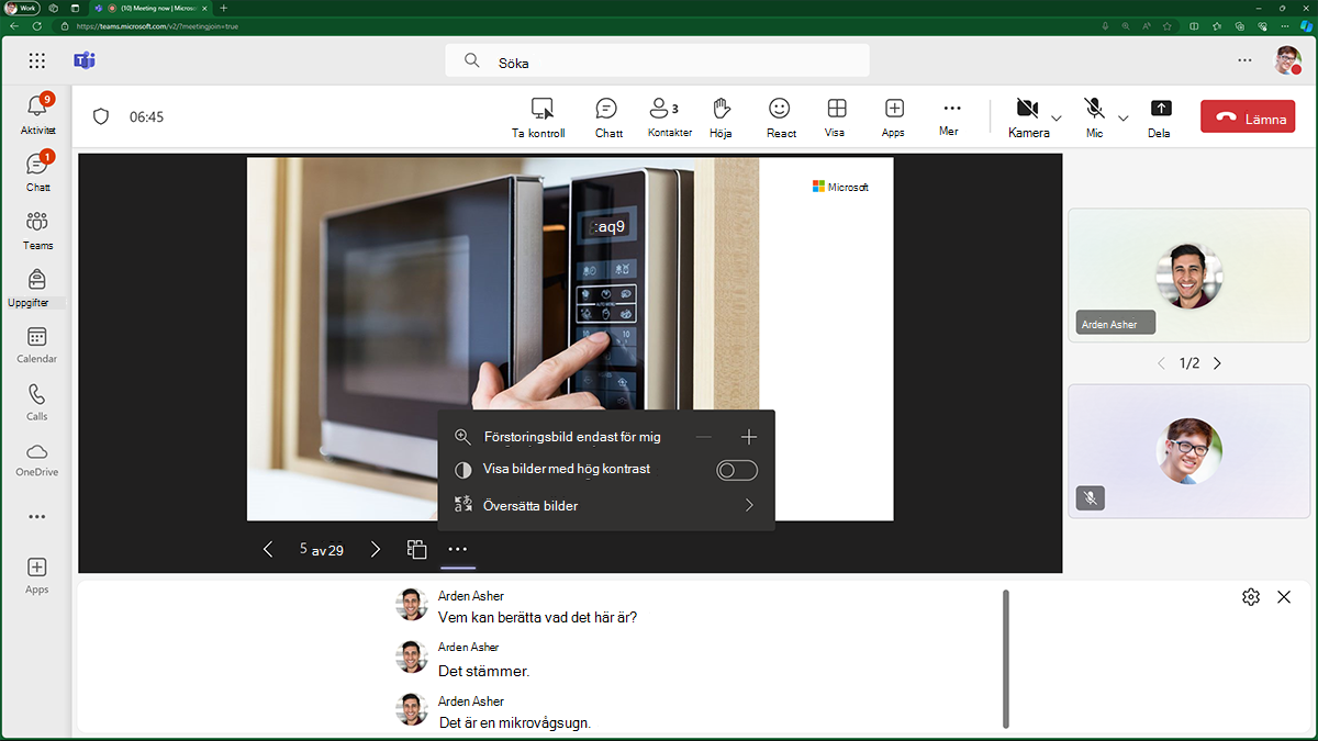 Skärmbild av deltagarnas alternativ för bildtexter, kontrastinställningar och bildspråk under en PowerPoint Live presentation i ett Teams-möte.
