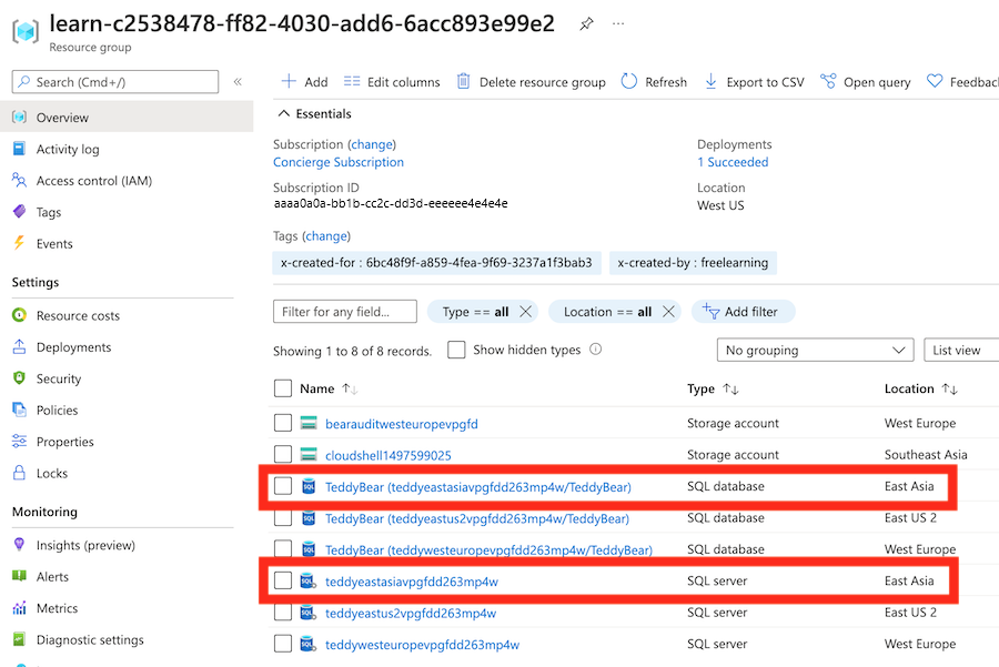 Skärmbild av Azure Portal som visar distributionen av en logisk server och databas i ytterligare en region.