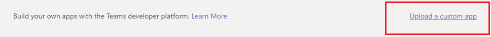 屏幕截图显示了 Teams 应用，其中“上传自定义应用”突出显示为红色。
