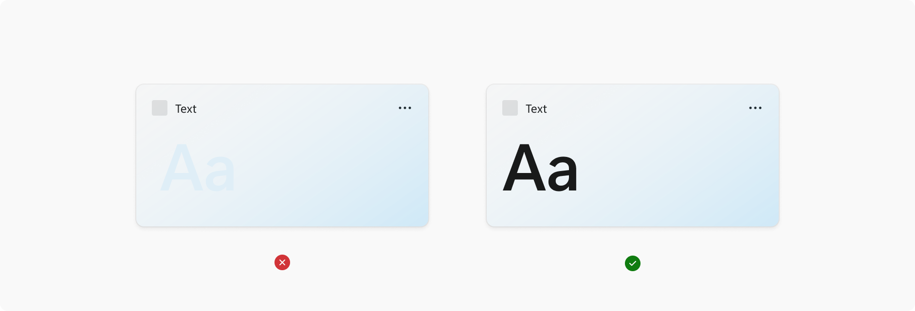 并排的两个小组件示例。左侧示例采用浅色渐变背景和浅灰色字体文本。此图像标有红色的 X，以表示由于对比度较低而无法看清文本。右侧图像则采用浅色渐变背景和深黑色字体文本。此图像标有绿色复选标记，以表明由于对比度较高而使文本清晰可见。
